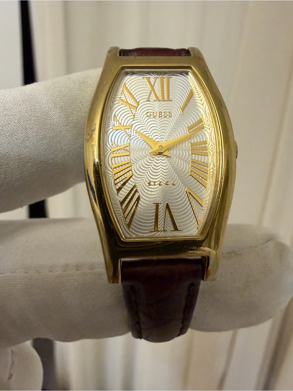 Vintage Guess Steel G66556L Womens Tonneau Gold Tone Watch Roman Dial